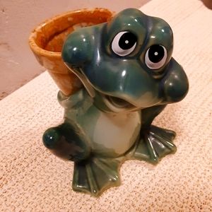 Vintage heavy ceramic frog with planter